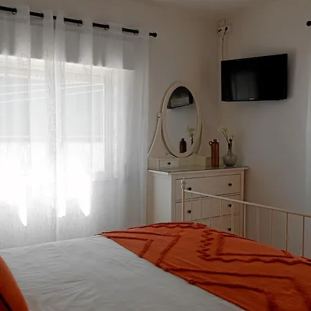 Σπίτι διακοπών *private Outdoor Area* 300m-beach, Swing/no Stairs Sao Martinho do Porto