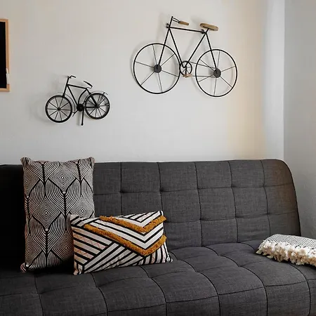 *private Outdoor Area* 300m-beach, Swing/no Stairs Holiday home