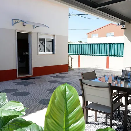 Casa de Férias !private Outdoor Area! 300m-beach, 3br No Stairs São Martinho do Porto