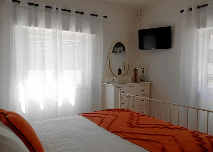 Prázdninový dům *private Outdoor Area* 300m-beach, Swing/no Stairs São Martinho do Porto